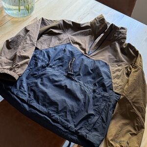 Lululemon anorak. Good shape! Size 4, see measurements in listing.